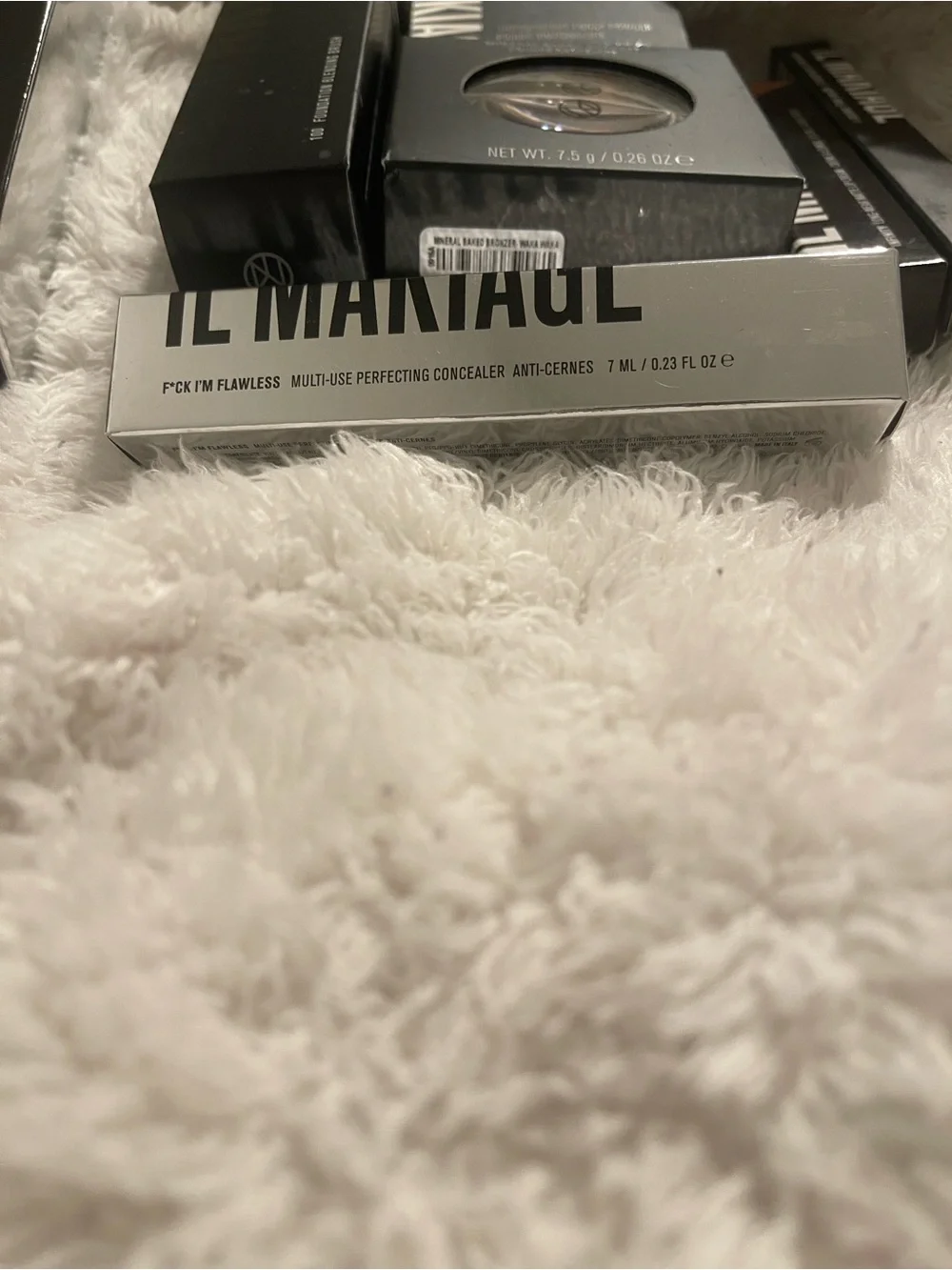 IL MAKIAGE Black Makeup Brush & Compact Set with Gold Accent